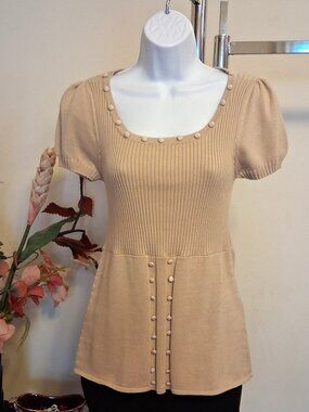 NWT Women’s Beige Short Sleeve Knit Cardigan Lightweight Pullover Sweater 8 M